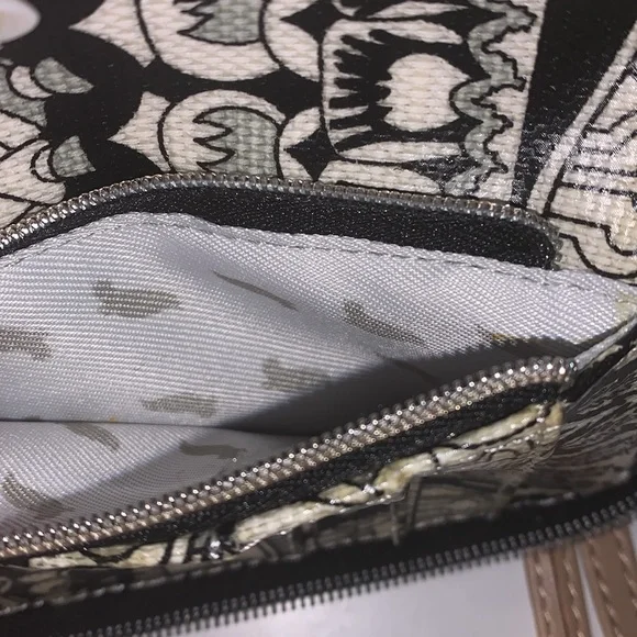 Sakroots crossbody/wallet/phone holder/wristlet - Picture 8 of 11